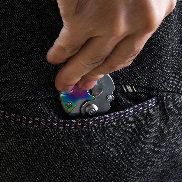 Multifunctional round folding hidden knife/screwdriver portable key hanger