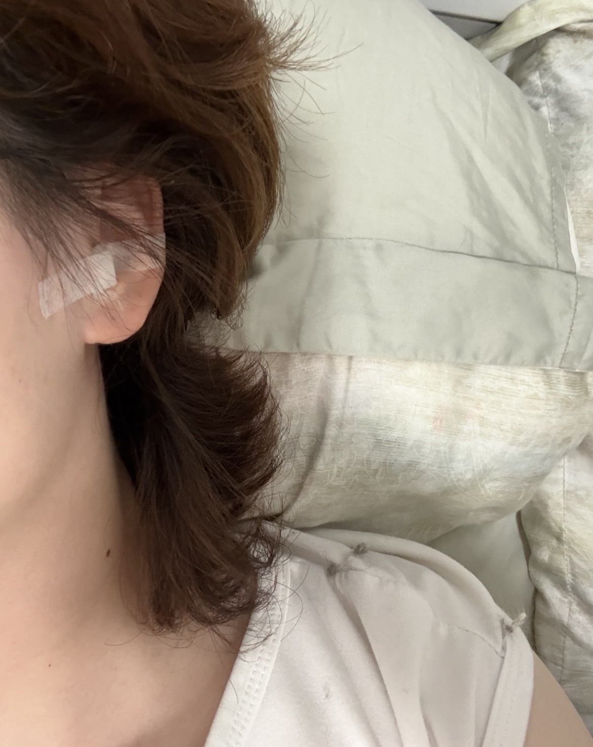 Developing otitis media due to prolonged use of headphones