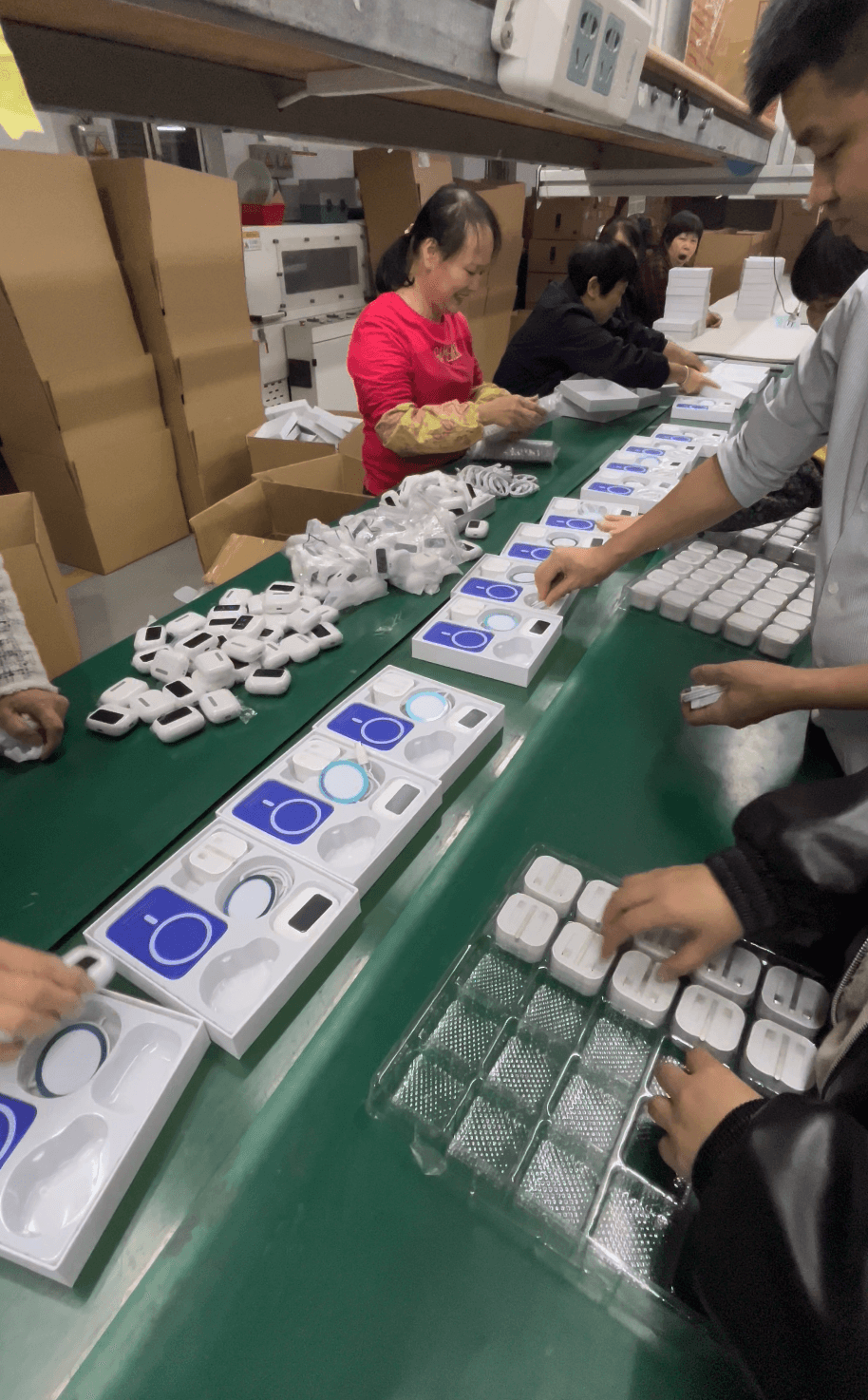 How We Helped an International Brand Build a High-Quality 7-in-1 Power Bank Charging Kit Solution 3 The production process of the mobile phone accessory set is integrated into the power bank, headphones and charger.